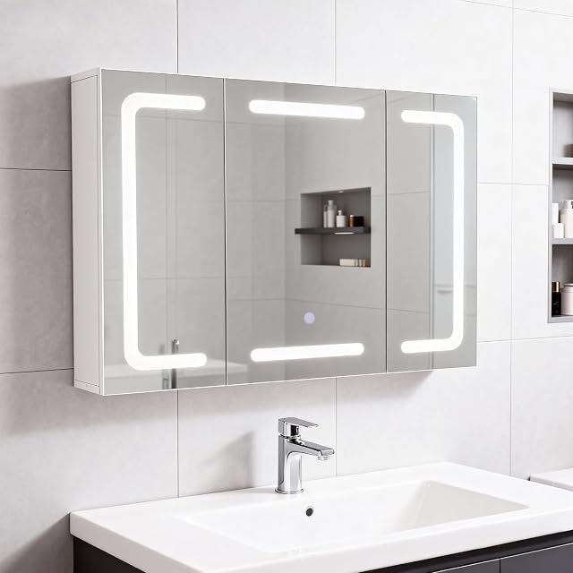 Armario de baño con espejo blanco con iluminación LED y tres puertas Thanaddo
